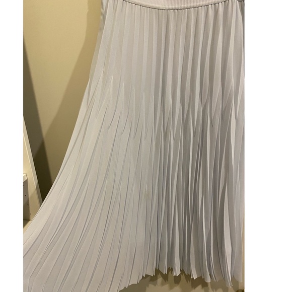 H&M pleated skirt in pale blue - Picture 2 of 3